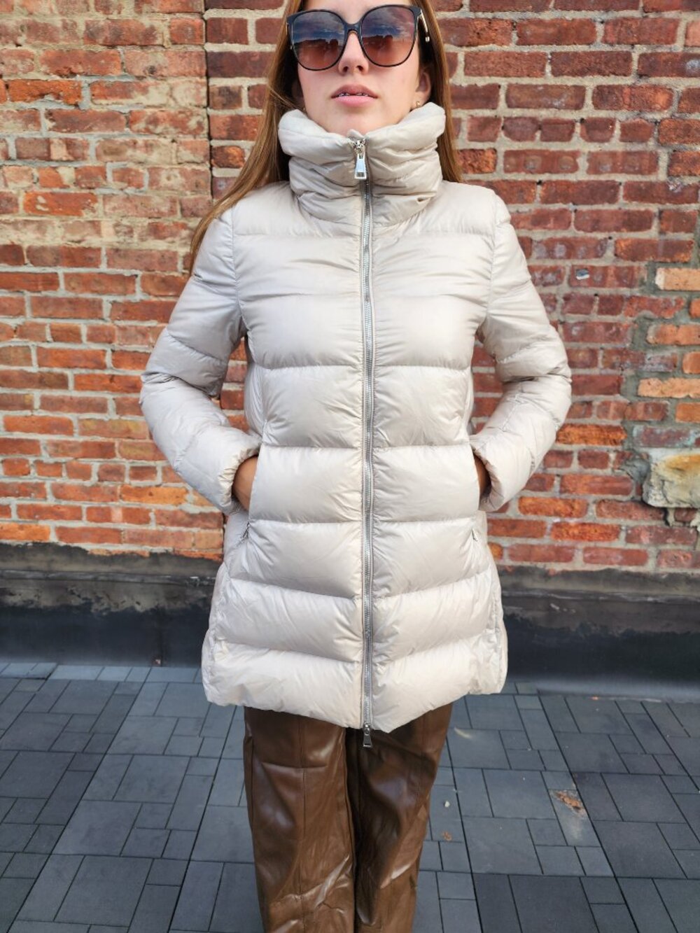 Authentic Moncler Doudoune Legere Champagne Puffer Coat Jacket Small Logo
